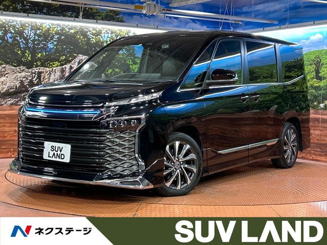 TOYOTA VOXY HYBRID 2022