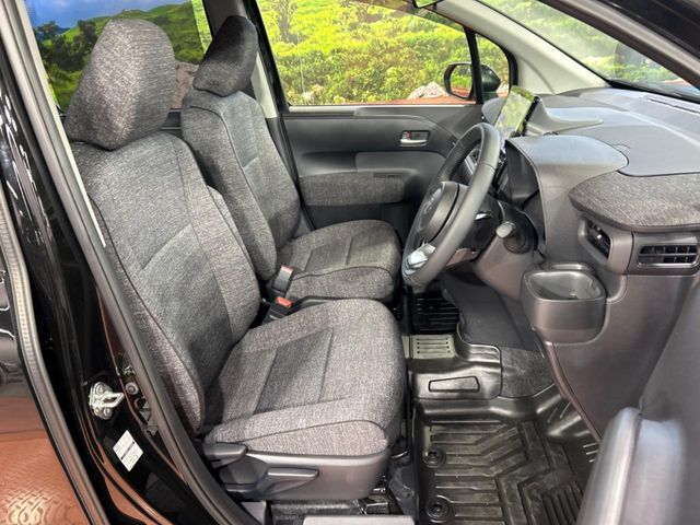 TOYOTA SIENTA HYBRID 2025