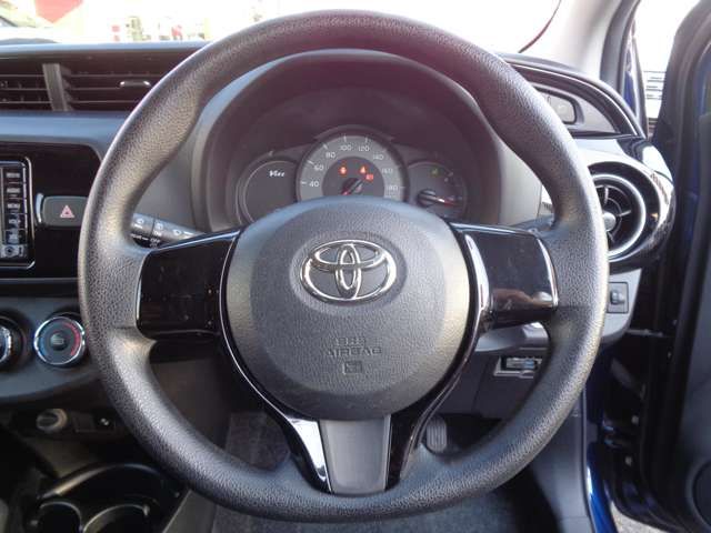 TOYOTA VITZ 2017
