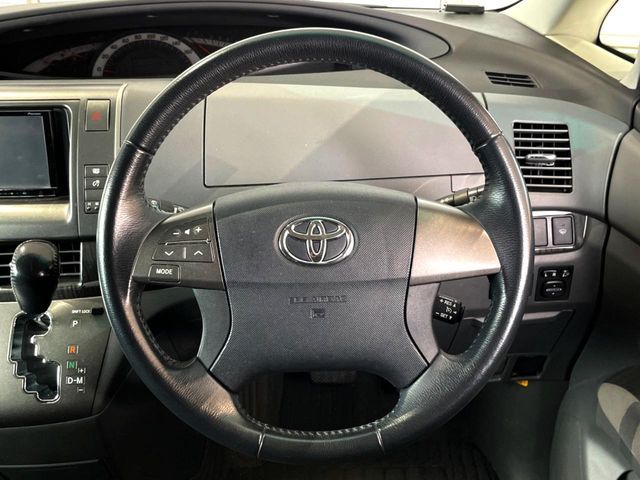 TOYOTA ESTIMA  4WD 2011