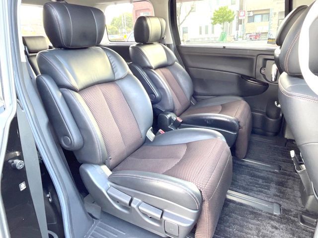 NISSAN ELGRAND 2010