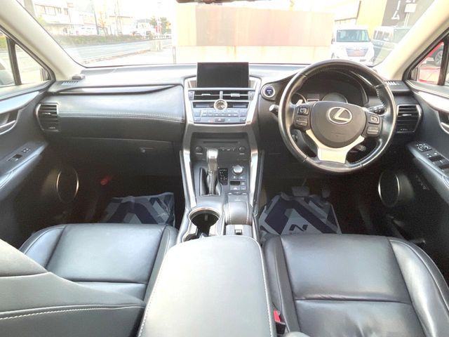 TOYOTA LEXUS NX300h 2016