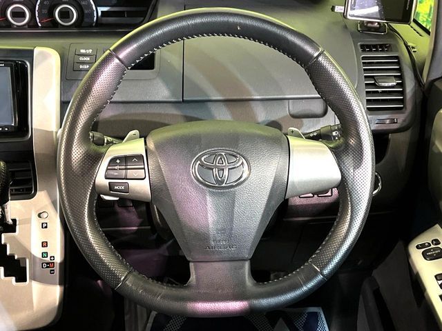 TOYOTA VOXY 2011