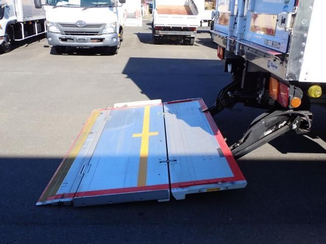 MITSUBISHI FUSOU FIGHTER 2014