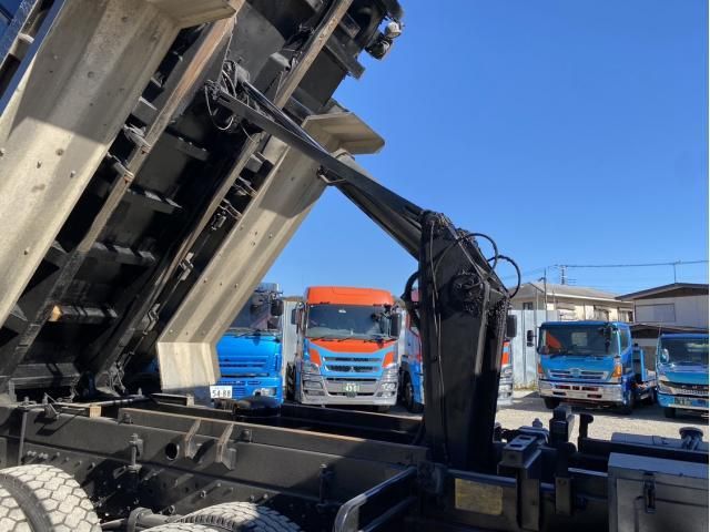 MITSUBISHI FUSOU SUPER GREAT 2015