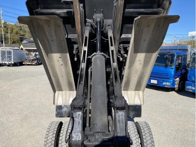 MITSUBISHI FUSOU SUPER GREAT 2015