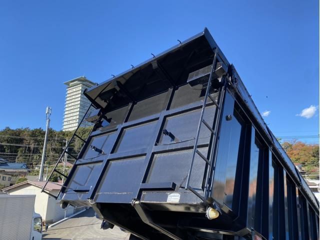 MITSUBISHI FUSOU SUPER GREAT 2015