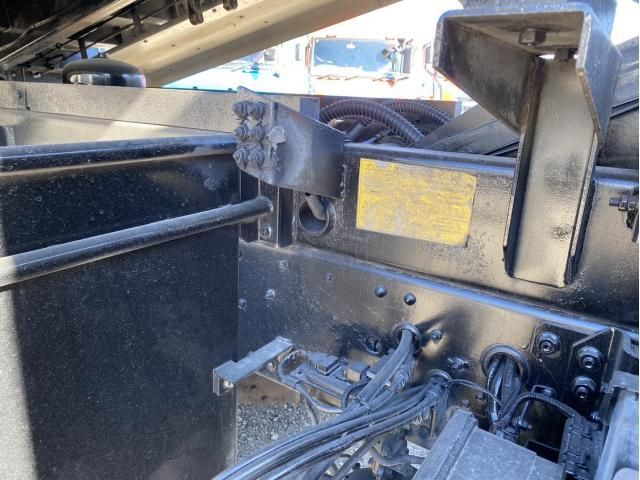 MITSUBISHI FUSOU SUPER GREAT 2015