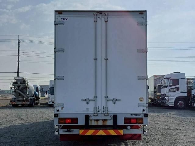 NISSAN DIESEL Quon 2014