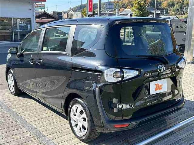 TOYOTA SIENTA 2016