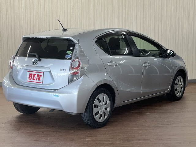 TOYOTA AQUA 2013