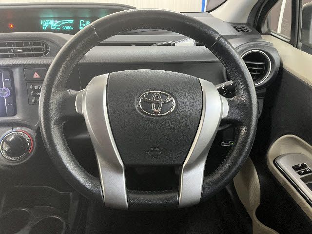 TOYOTA AQUA 2013