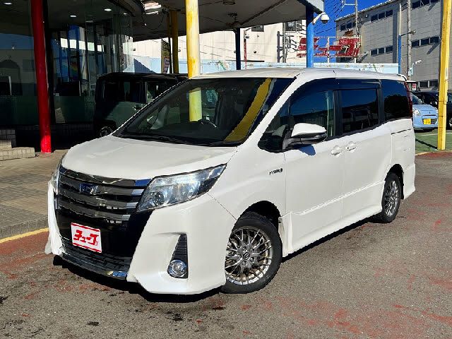 TOYOTA NOAH HYBRID 2017