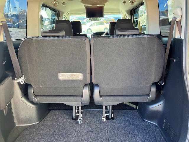 TOYOTA NOAH HYBRID 2017