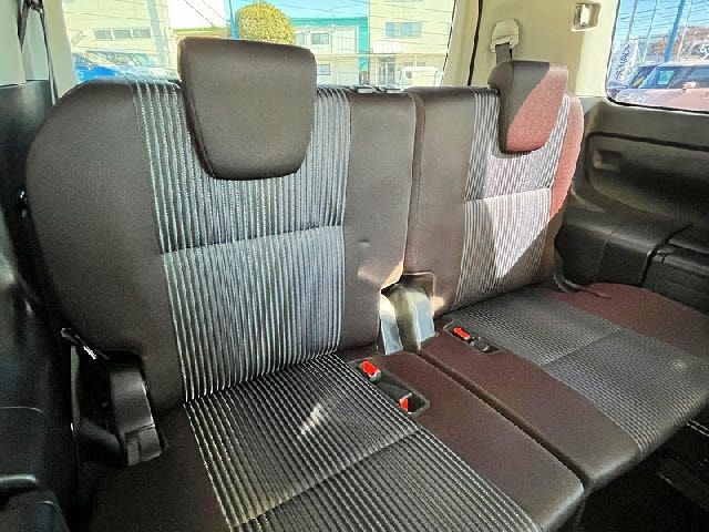 TOYOTA NOAH HYBRID 2017