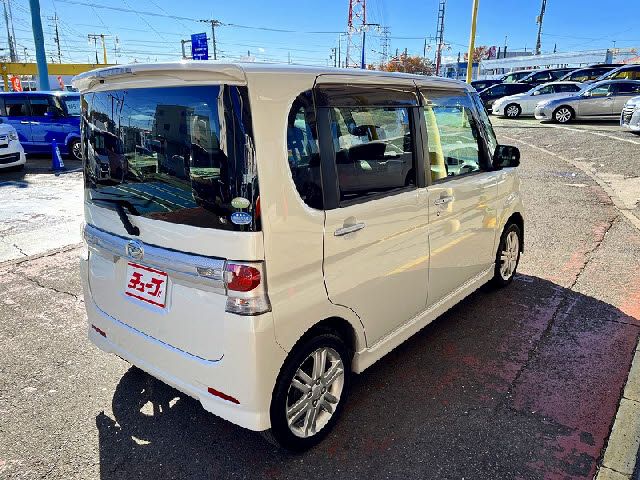 DAIHATSU TANTO CUSTOM 2011