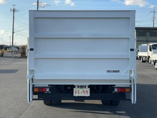 MITSUBISHI CANTER 2016