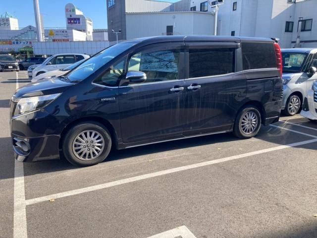 TOYOTA ESQUIRE HYBRID 2016