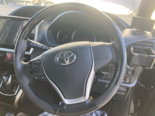 TOYOTA ESQUIRE HYBRID 2016