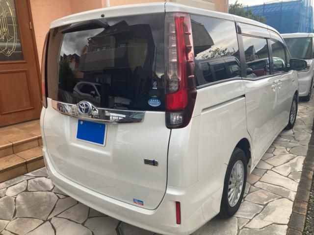 TOYOTA NOAH HYBRID 2014