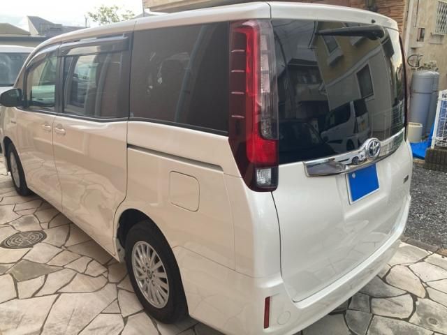 TOYOTA NOAH HYBRID 2014
