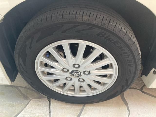 TOYOTA NOAH HYBRID 2014