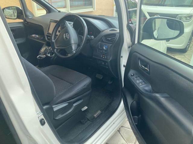 TOYOTA NOAH HYBRID 2014