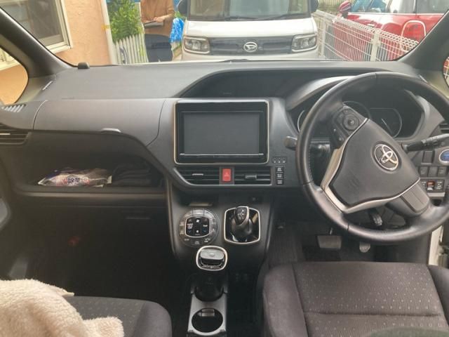 TOYOTA NOAH HYBRID 2014