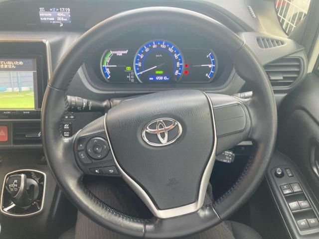 TOYOTA NOAH HYBRID 2014