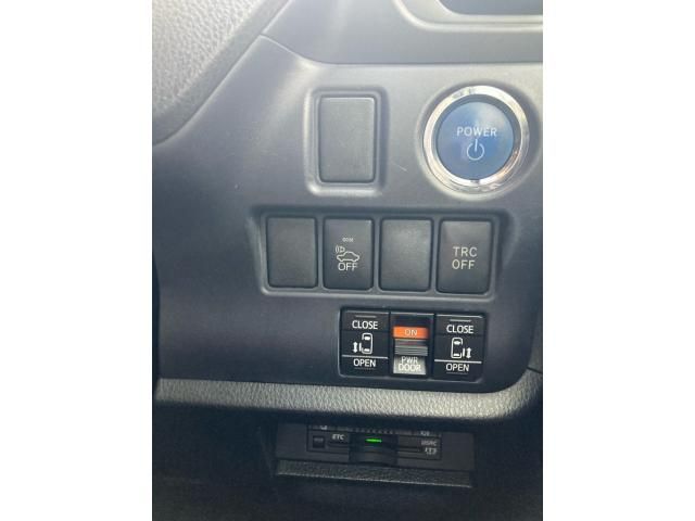 TOYOTA NOAH HYBRID 2014