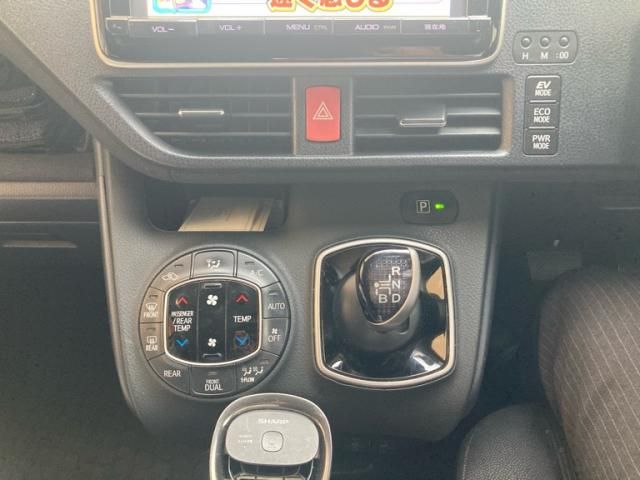 TOYOTA NOAH HYBRID 2014