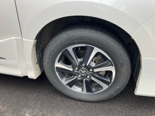 TOYOTA VOXY 4WD 2019