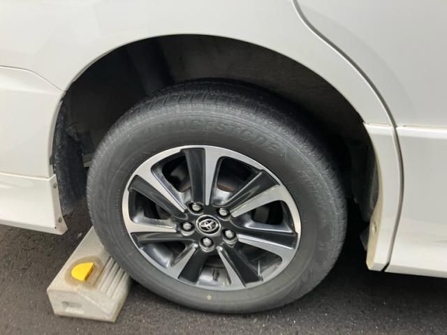 TOYOTA VOXY 4WD 2019