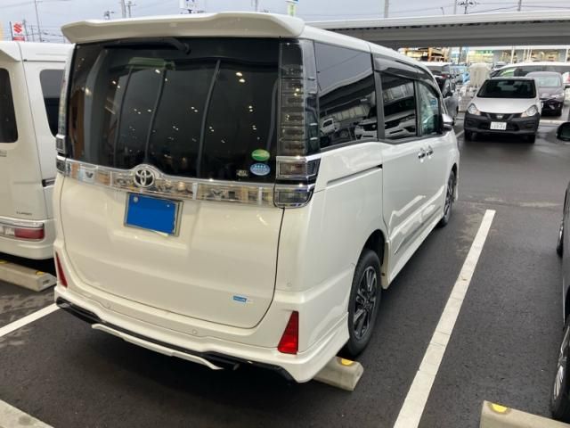 TOYOTA VOXY 4WD 2019