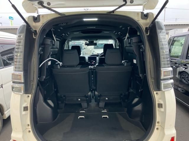 TOYOTA VOXY 4WD 2019