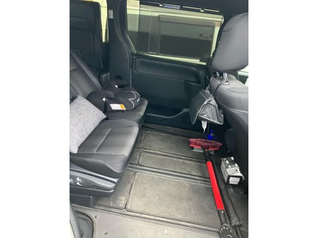 TOYOTA VOXY 4WD 2019