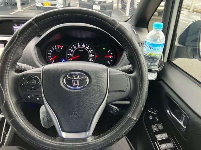 TOYOTA VOXY 4WD 2019