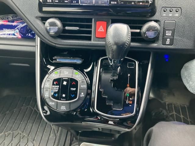 TOYOTA VOXY 4WD 2019