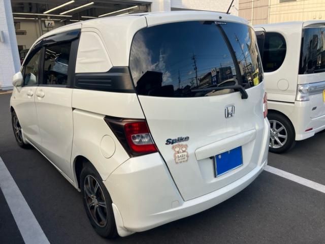HONDA FREED Spike 2011