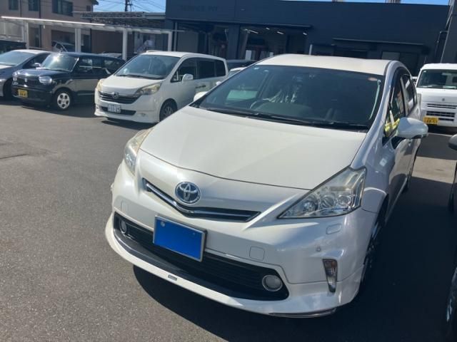 TOYOTA PRIUS Alpha 2014