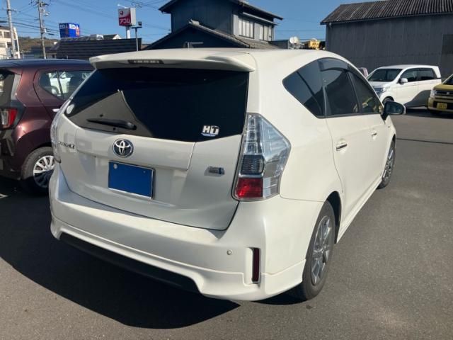 TOYOTA PRIUS Alpha 2014