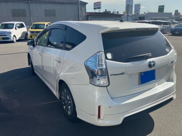 TOYOTA PRIUS Alpha 2014