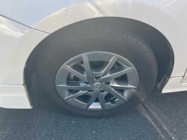 TOYOTA PRIUS Alpha 2014