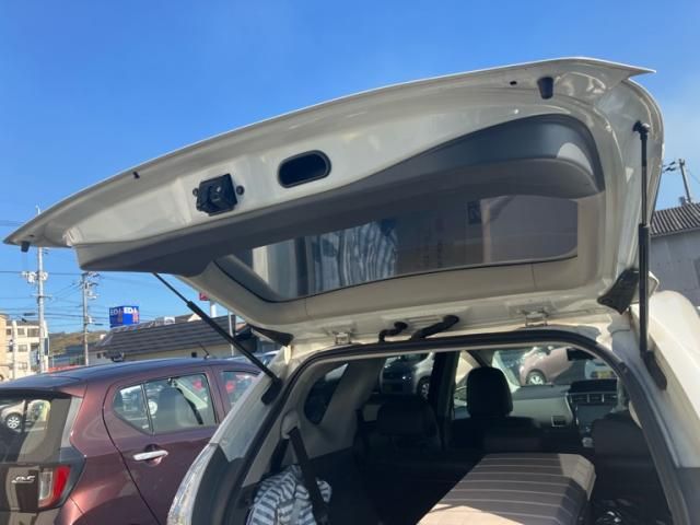 TOYOTA PRIUS Alpha 2014