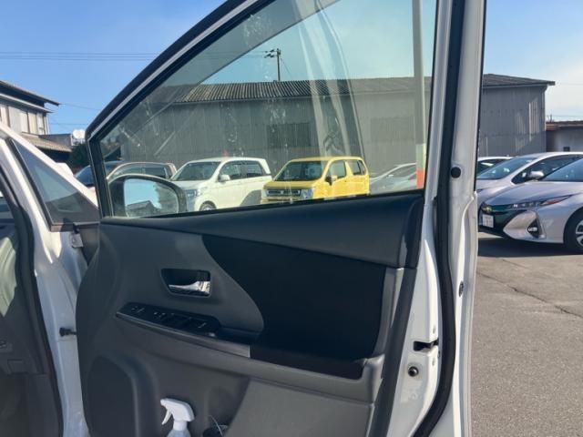 TOYOTA PRIUS Alpha 2014