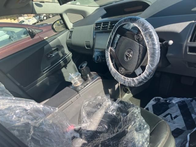 TOYOTA PRIUS Alpha 2014