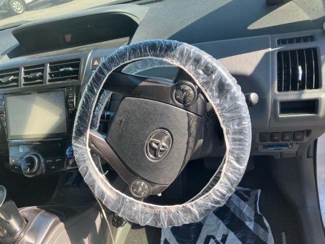 TOYOTA PRIUS Alpha 2014