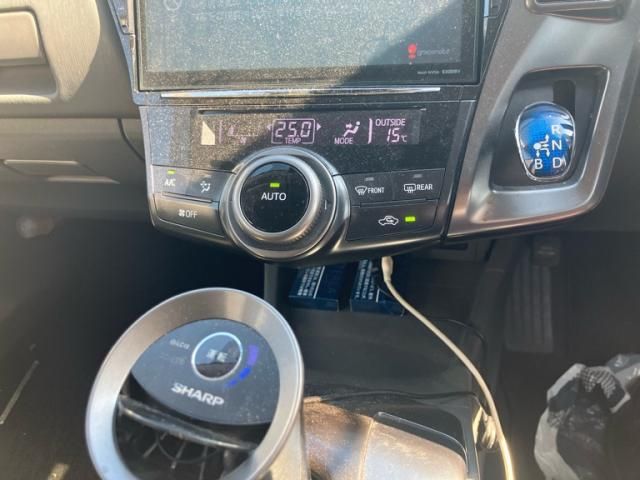 TOYOTA PRIUS Alpha 2014