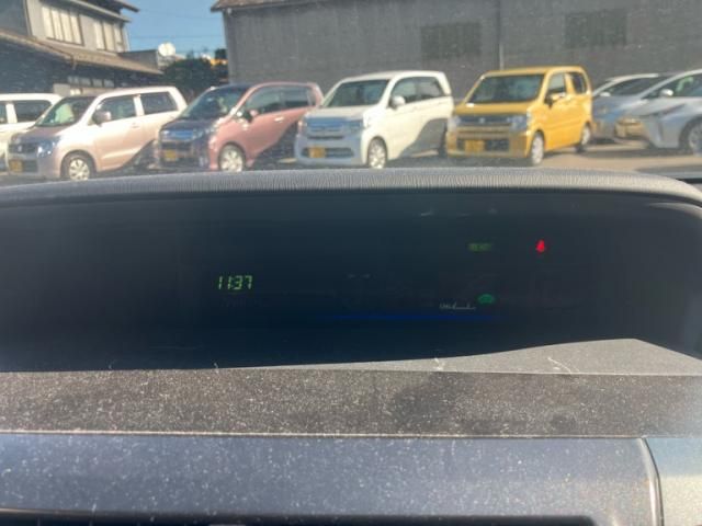 TOYOTA PRIUS Alpha 2014