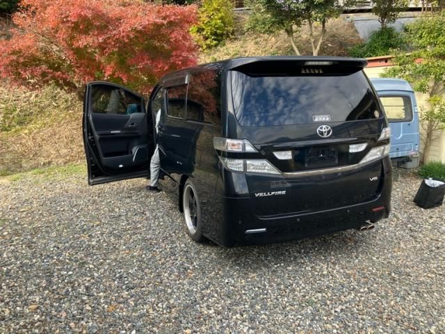 TOYOTA VELLFIRE 2011